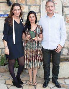 ערן קויאטק מנכ"ל רשת מלונות רימונים, הסופרת דורית רביניאן וענת אהרון סמכנ"ל השיוק של הרשת