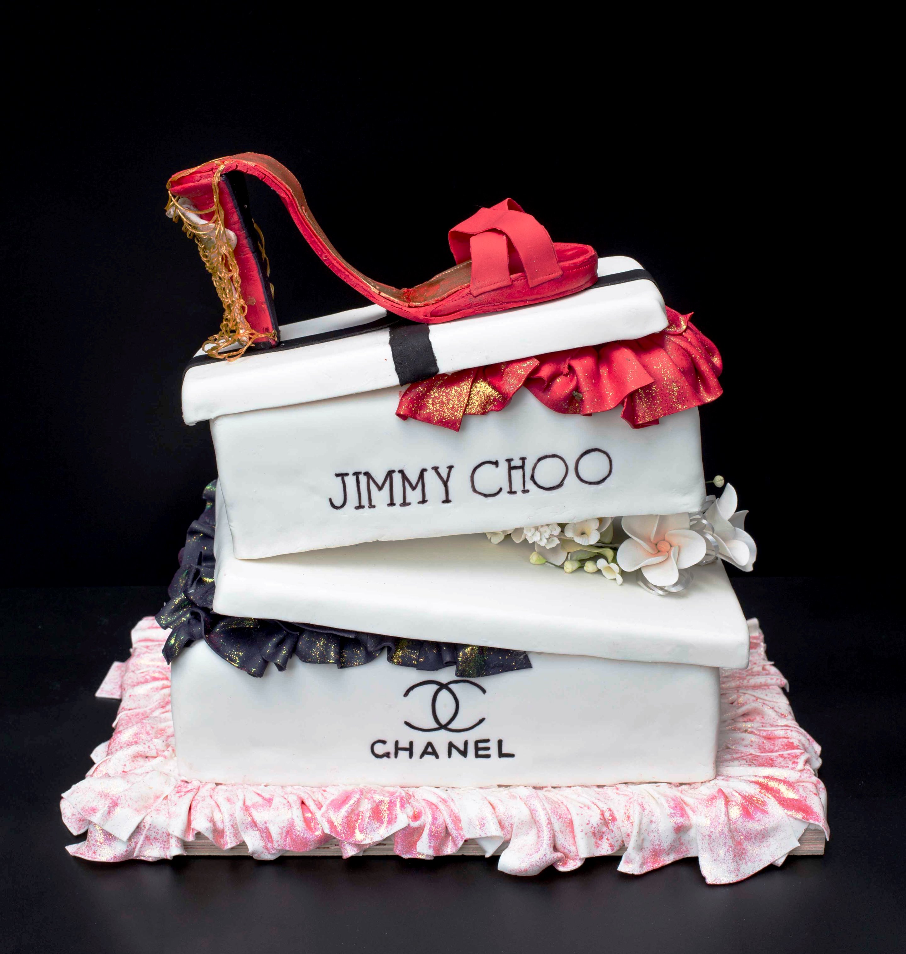  עוגות נעלי ג'ימי צ'ו. כרית שאנל. עיצוב וצילום מאיה פרי דפנא