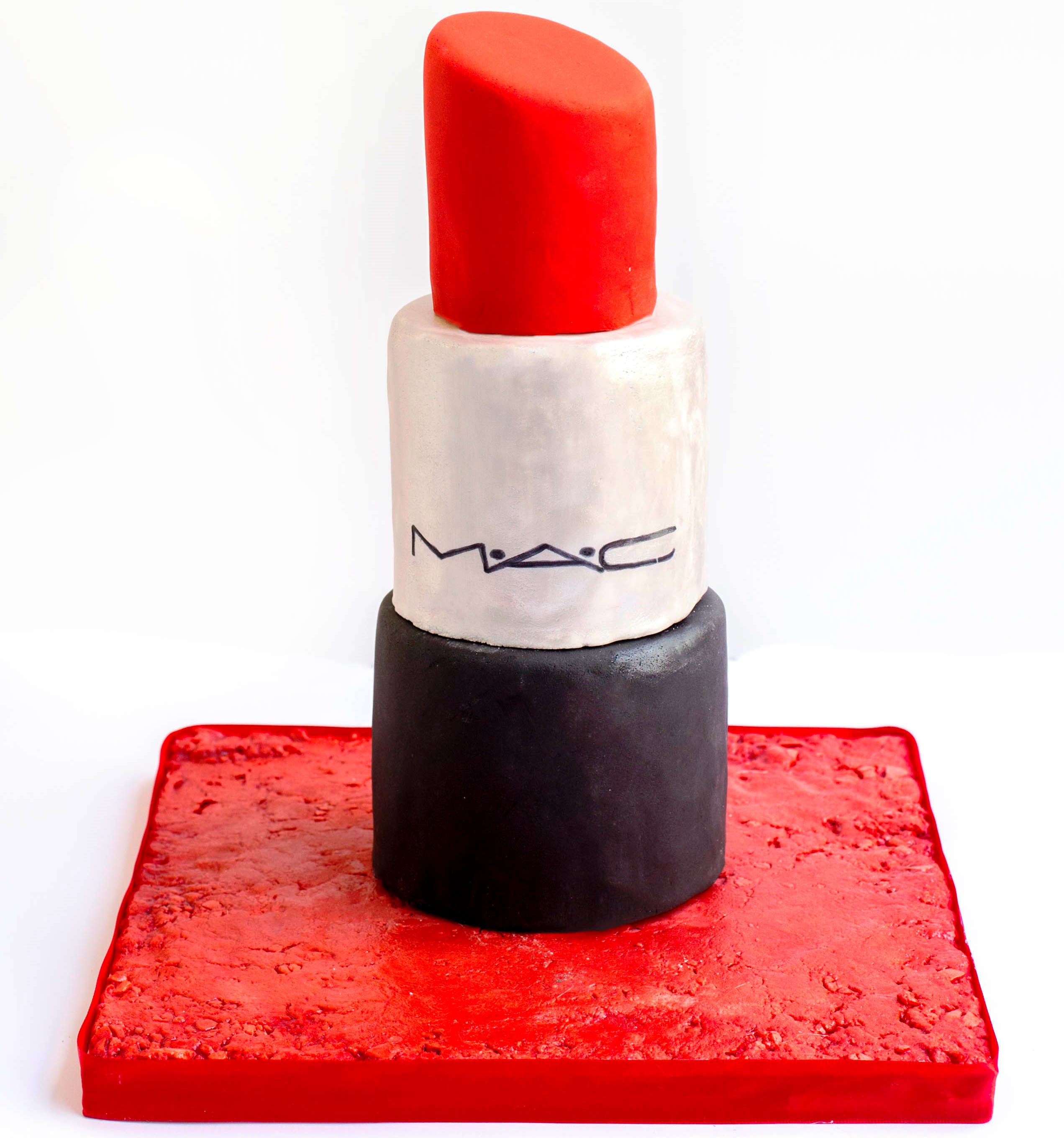  עוגת שפתון של מאק. עיצוב וצילום מאיה פרי דפנא