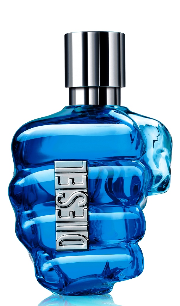דיזל. עיצוב הכי גברי שיש: הבקבוק גם כחול וגם נראה כמו אגרוף. מי אמר שצריך לגנות גברים אלימים